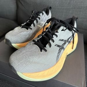 ASICS superblast women’s size 7.5